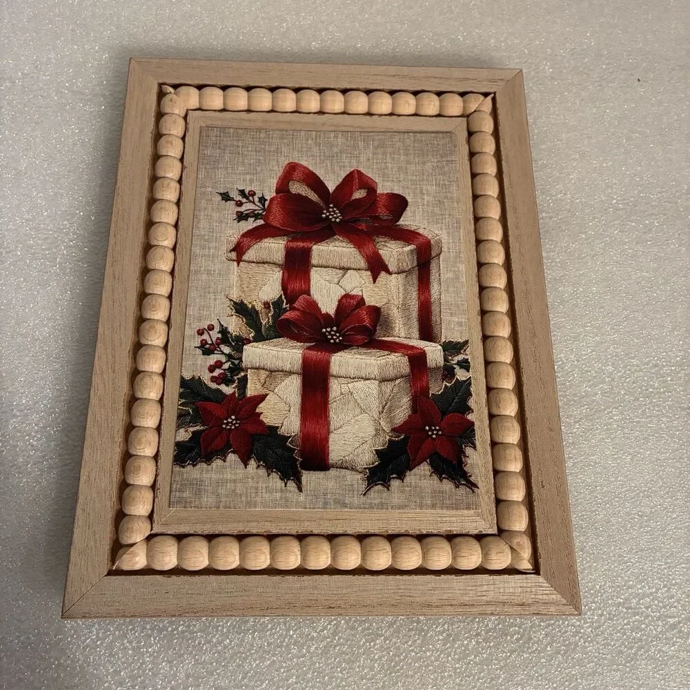 1 Wood Beaded Picture Frame With 5 Holiday Prints To Rotate. Use On Wall Or Desk
